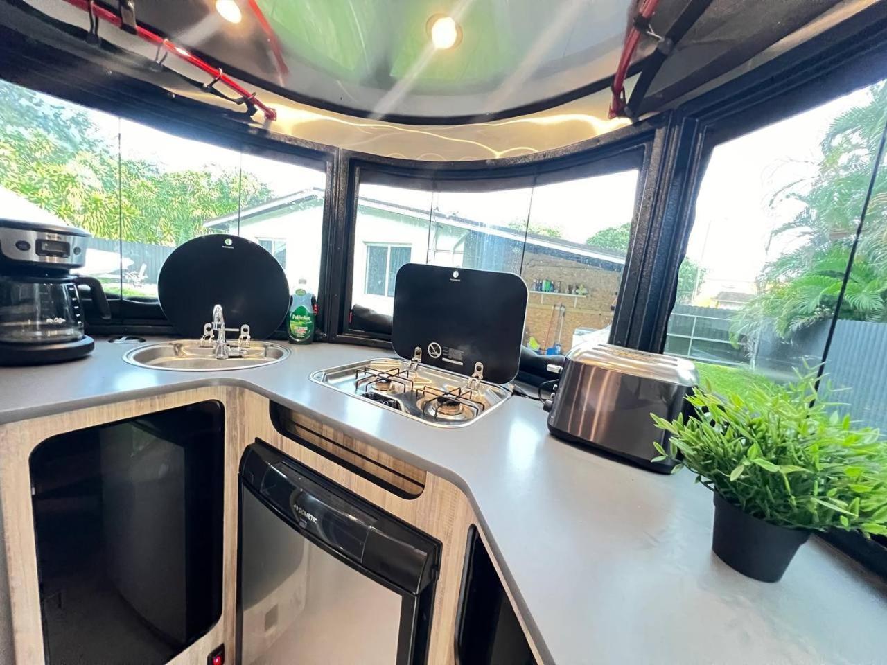 Appartement Work, Rest And Play: Wifi, Tv And Backyard Bliss à North Miami Beach Extérieur photo
