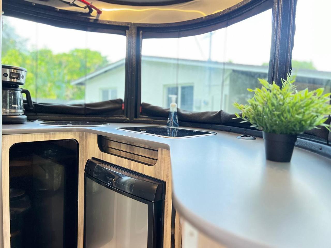 Appartement Work, Rest And Play: Wifi, Tv And Backyard Bliss à North Miami Beach Extérieur photo