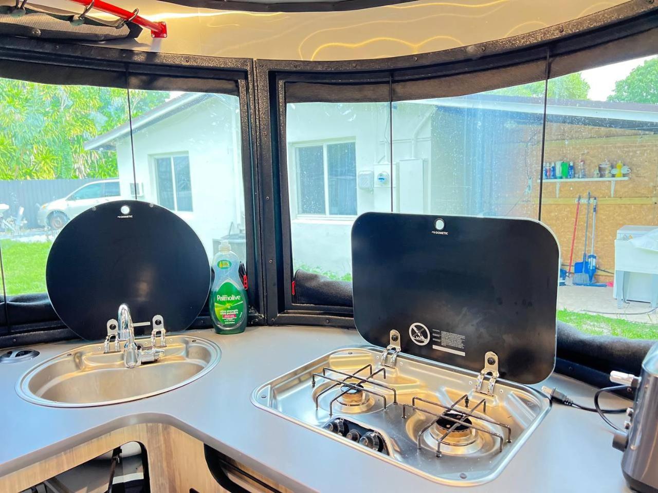 Appartement Work, Rest And Play: Wifi, Tv And Backyard Bliss à North Miami Beach Extérieur photo
