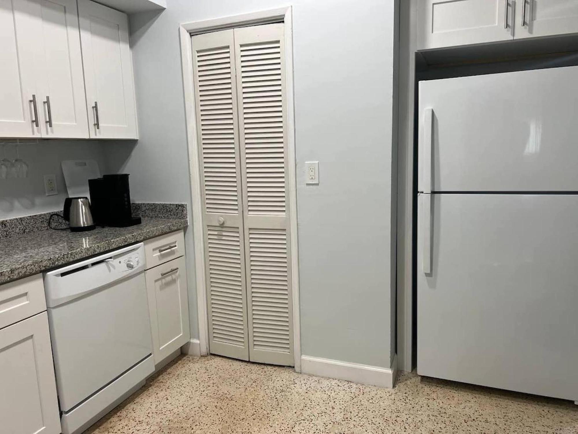 Appartement Work, Rest And Play: Wifi, Tv And Backyard Bliss à North Miami Beach Extérieur photo